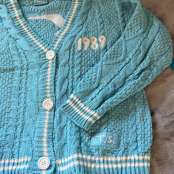 In Hand Ready to Ship Taylor Swift 1989 Cardigan Blue Teal Official Authentic - Picture 2 of 10